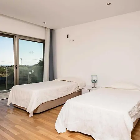 빌라 Sleeps 8 Air Con Wifi Galvana